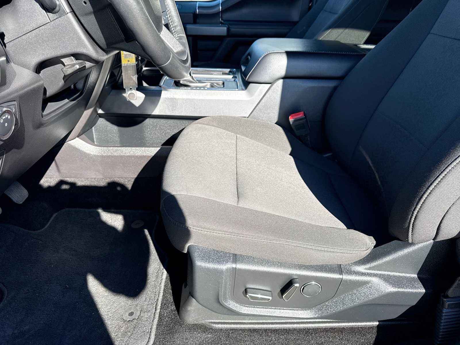 Used 2018 Ford F150 XLT w/ Equipment Group 302A Luxury AWD/4WD image 15