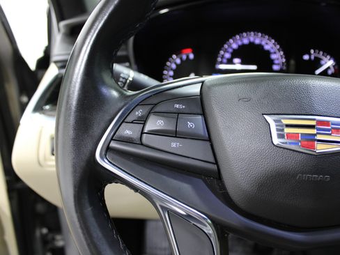 Used 2019 Cadillac XT5 FWD image 12