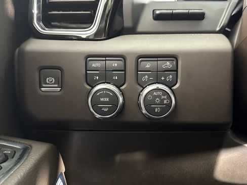 Used 2024 GMC Sierra 1500 Denali w/ Denali Reserve Package AWD/4WD image 42