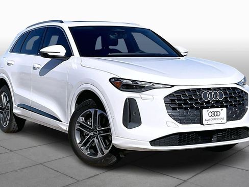 Certified 2025 Audi Q5 Premium w/ Convenience Package image 2