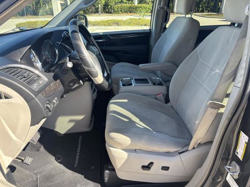 Used 2011 Chrysler Town & Country Touring w/ Security Group image 10