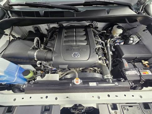 Used 2020 Toyota Tundra SR5 w/ SR5 Upgrade Package AWD/4WD image 16