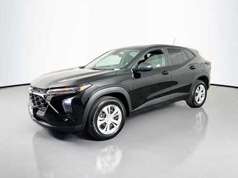 Used 2024 Chevrolet Trax LS FWD image 4