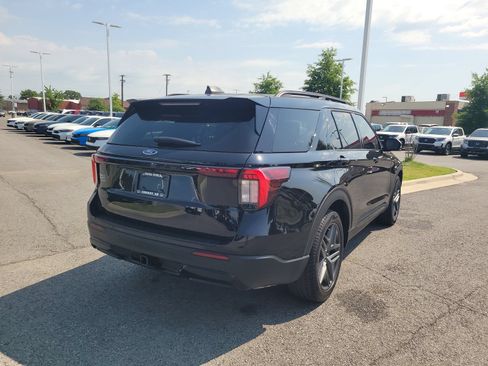 Used 2025 Ford Explorer ST-Line w/ Premium Package RWD image 3