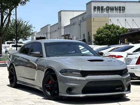 Used 2018 Dodge Charger SRT Hellcat RWD image 2