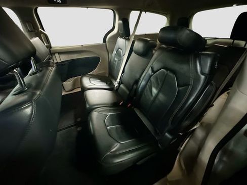 Used 2017 Chrysler Pacifica Touring-L w/ Tire & Wheel Group image 25