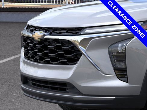 New 2025 Chevrolet Trax LT w/ Driver Confidence Package image 13