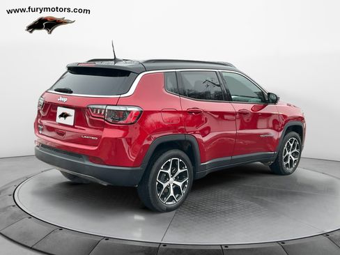 Used 2024 Jeep Compass Limited image 3