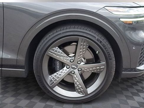 Used 2024 Genesis GV70 2.5T w/ Sport Prestige Package image 9