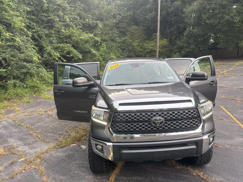 Used 2018 Toyota Tundra SR5 w/ SR5 Upgrade Package AWD/4WD image 26
