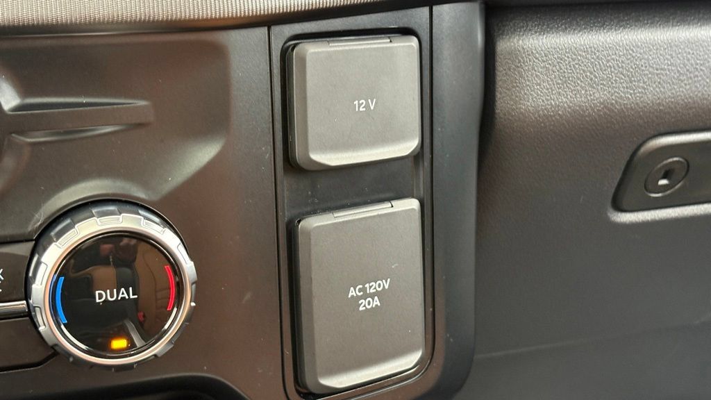 Used 2023 Ford F350 Platinum w/ FX4 Off-Road Package AWD/4WD image 43
