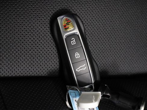 New 2026 Porsche Cayenne image 23