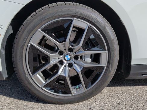 Used 2026 BMW i5 eDrive40 w/ Premium Package RWD image 14