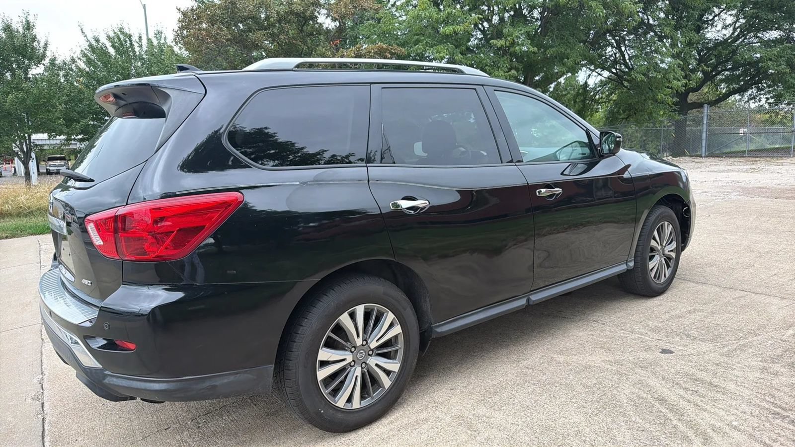 Used 2020 Nissan Pathfinder S AWD/4WD image 4