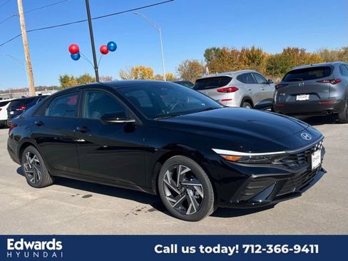 New 2025 Hyundai Elantra Sport image 3