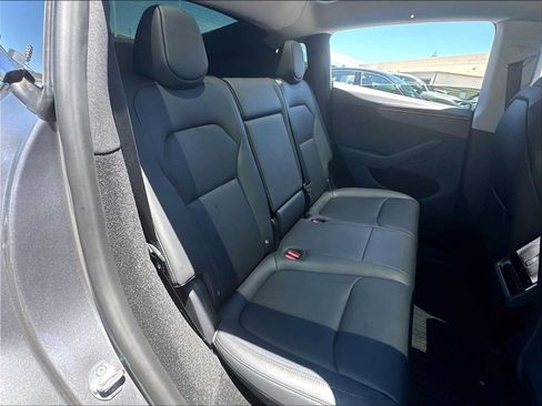Used 2026 Tesla Model Y 2WD image 27