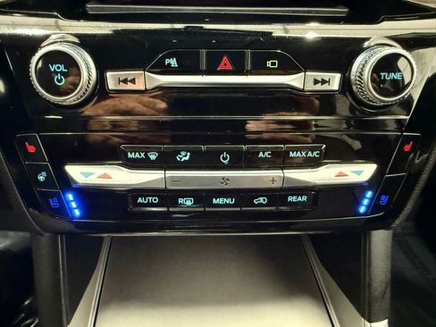 Used 2023 Ford Explorer Limited image 38