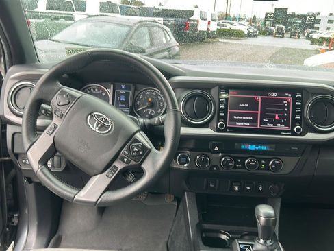 Certified 2023 Toyota Tacoma TRD Off-Road image 32