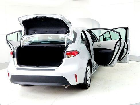 Used 2025 Toyota Corolla LE image 11