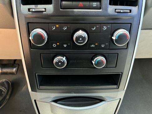 Used 2010 Dodge Grand Caravan Hero w/ Popular Equipment Group FWD image 48