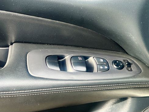 Used 2020 Nissan Pathfinder S AWD/4WD image 17