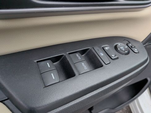 Used 2018 Honda CR-V Touring image 29