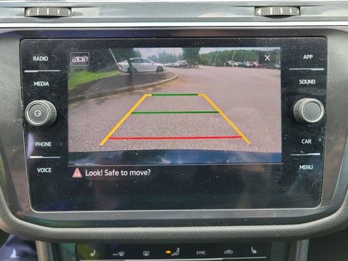 Used 2023 Volkswagen Tiguan SE FWD image 16