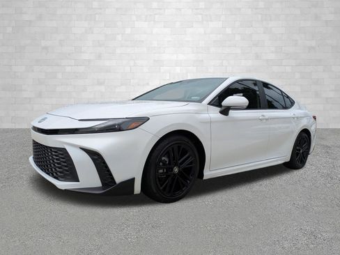 Used 2025 Toyota Camry SE w/ Convenience Package FWD image 5