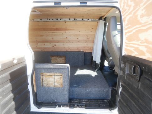 Used 2017 Chevrolet Express 2500 RWD image 20