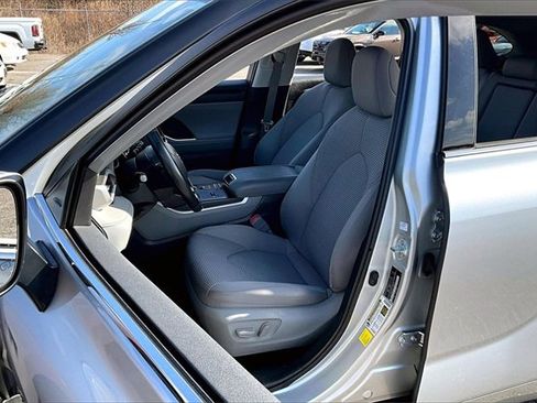 Used 2022 Toyota Highlander LE image 18