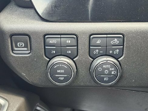 Used 2022 Chevrolet Silverado 1500 LTZ AWD/4WD image 15