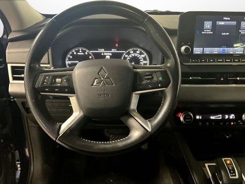 Used 2022 Mitsubishi Outlander SE image 5