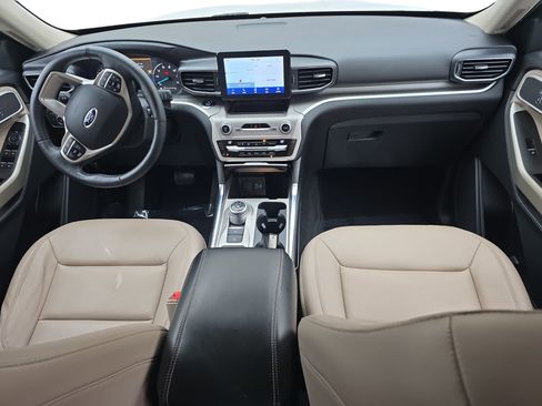 Used 2021 Ford Explorer XLT w/ Equipment Group 202A image 9