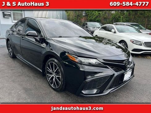 Used 2023 Toyota Camry SE FWD image 1