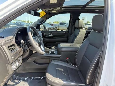 Used 2024 GMC Yukon SLT w/ SLT Premium Package AWD/4WD image 11
