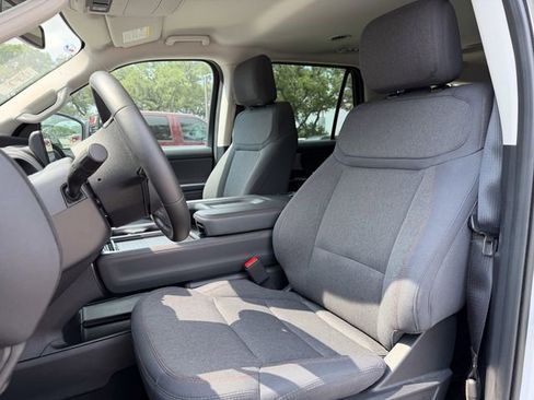 Used 2025 Ford Expedition Max Active RWD image 9