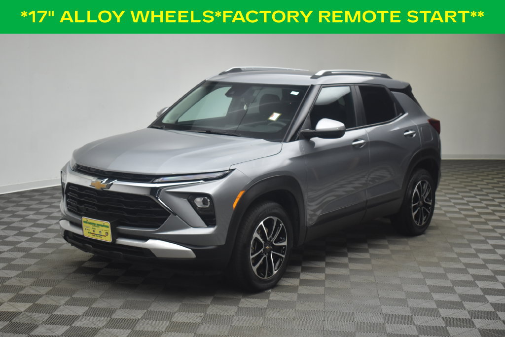 Used 2025 Chevrolet TrailBlazer LT AWD/4WD image 2