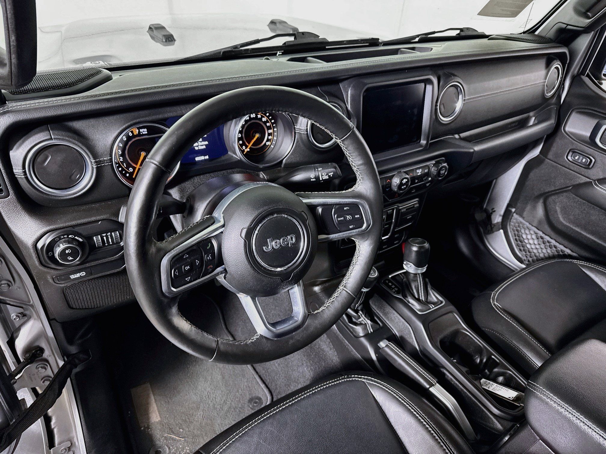 Used 2020 Jeep Gladiator Overland AWD/4WD image 12