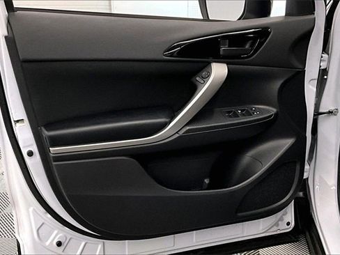 Used 2023 Mitsubishi Eclipse Cross SE image 17