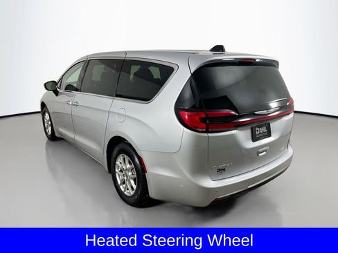 Used 2024 Chrysler Pacifica Touring-L image 6