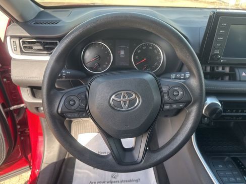 Used 2022 Toyota RAV4 LE image 15