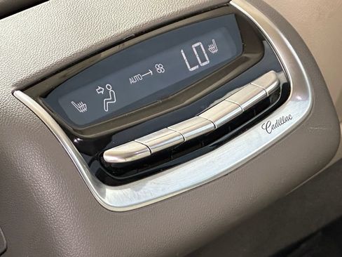 Used 2024 Cadillac XT6 Premium Luxury w/ Technology Package FWD image 27