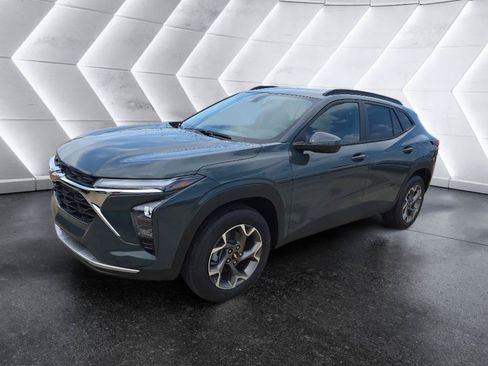 New 2026 Chevrolet Trax LT w/ Driver Confidence Package FWD image 1