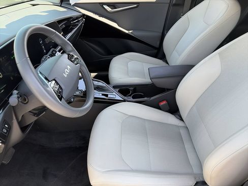 Certified 2024 Kia Niro EX FWD image 18