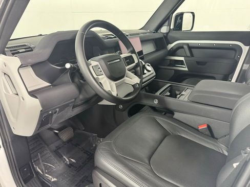 Used 2023 Land Rover Defender 130 SE AWD/4WD image 9