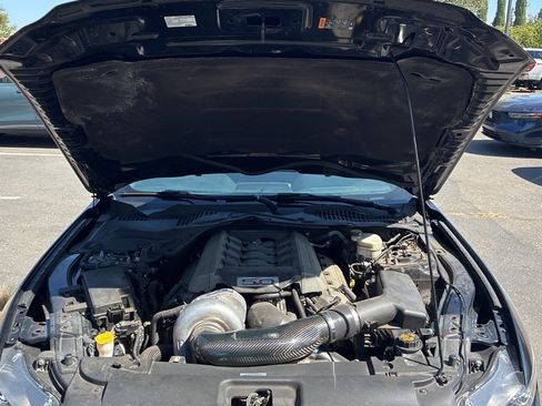 Used 2017 Ford Mustang GT RWD image 3