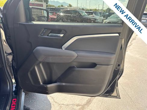 Used 2024 Chevrolet Colorado Z71 w/ Z71 Convenience Package 2 AWD/4WD image 11