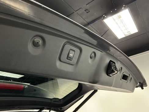 Used 2015 Nissan Pathfinder Platinum w/ Family Entertainment Package FWD image 30