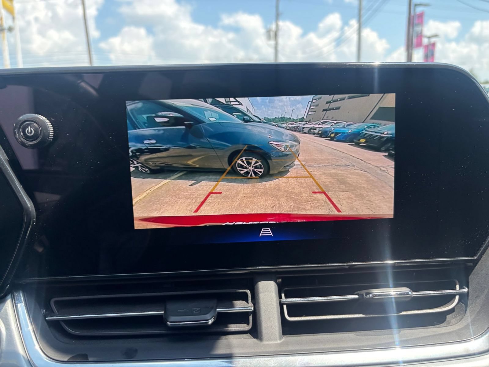 Used 2025 Chevrolet Trax LT w/ LT Convenience Package FWD image 19