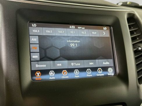 Used 2019 Jeep Cherokee Latitude Plus w/ Comfort/Convenience Group AWD/4WD image 7